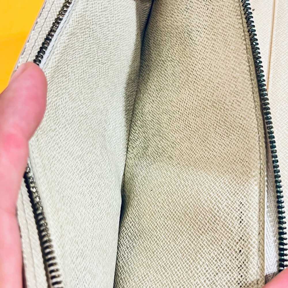 Louis Vuitton damier long bifold wallet. - Picture 10 of 16